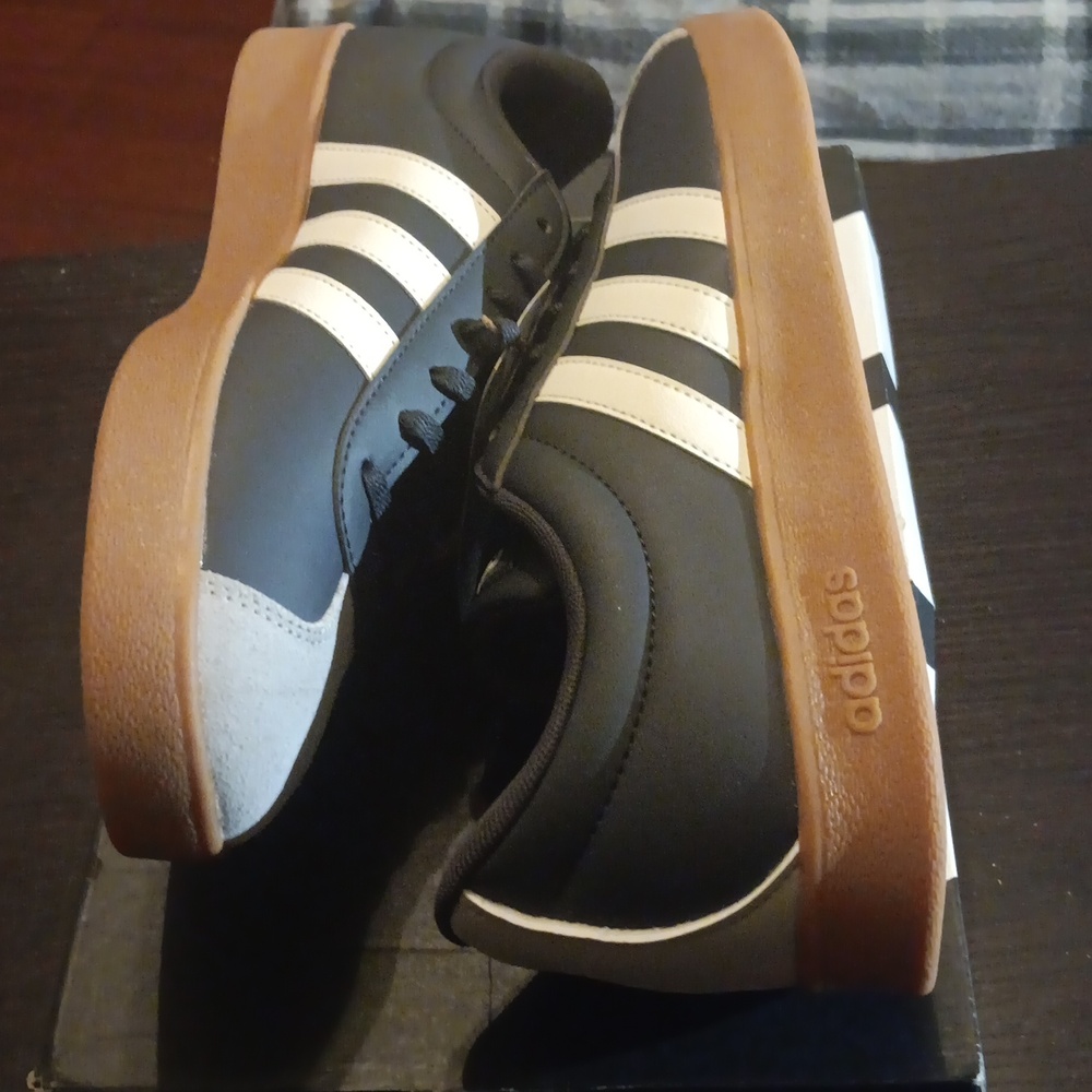 adidas VL Court Base "Black/Grey/Gum" M8.5/W9.5 NWT & Box - Picture 8 of 10